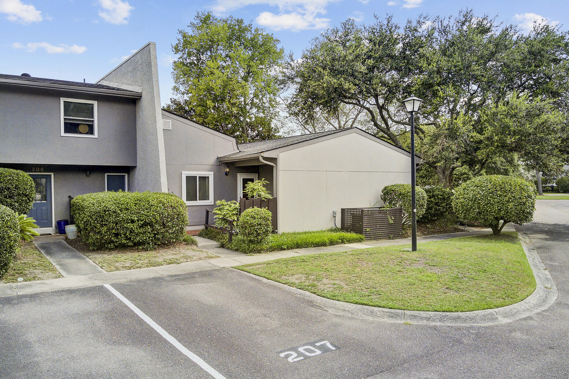 207 Ventura Place