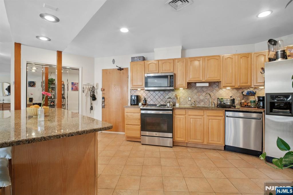 311 Palisade Avenue 302