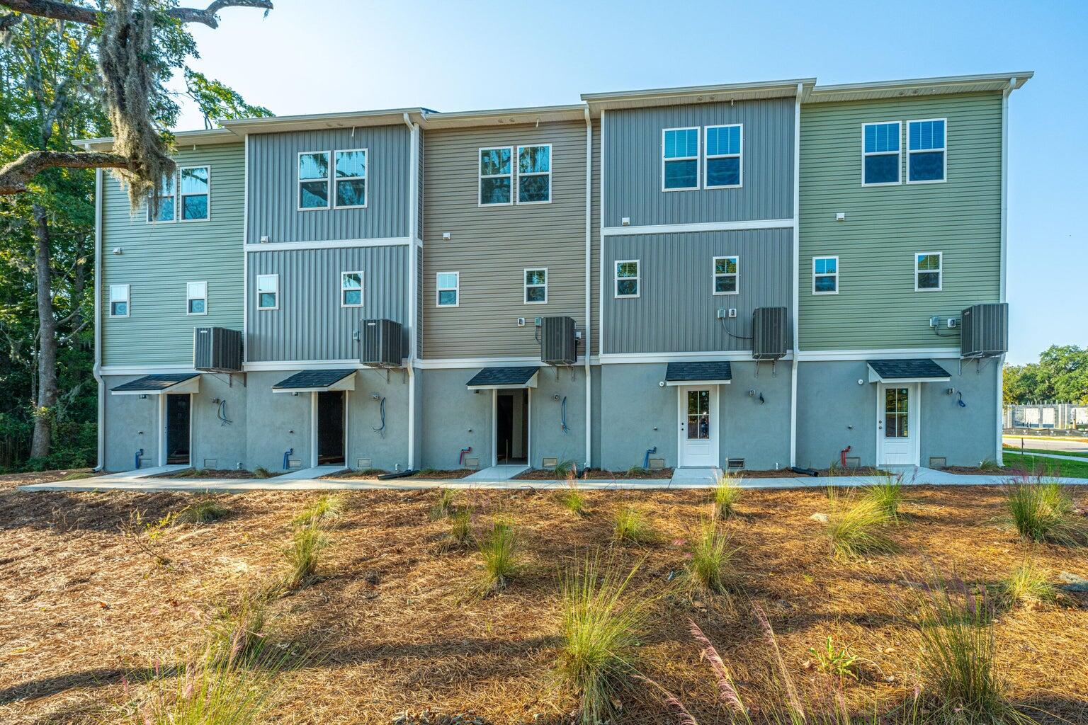 211 Cache Court, Charleston