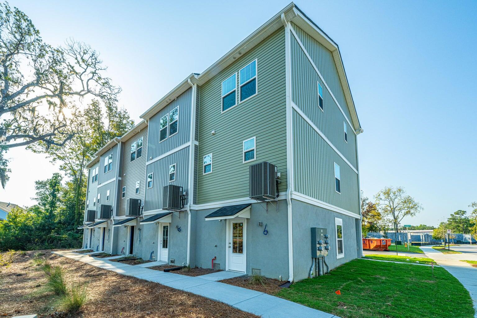 211 Cache Court, Charleston