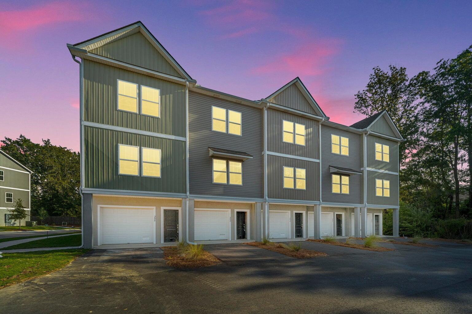 211 Cache Court, Charleston