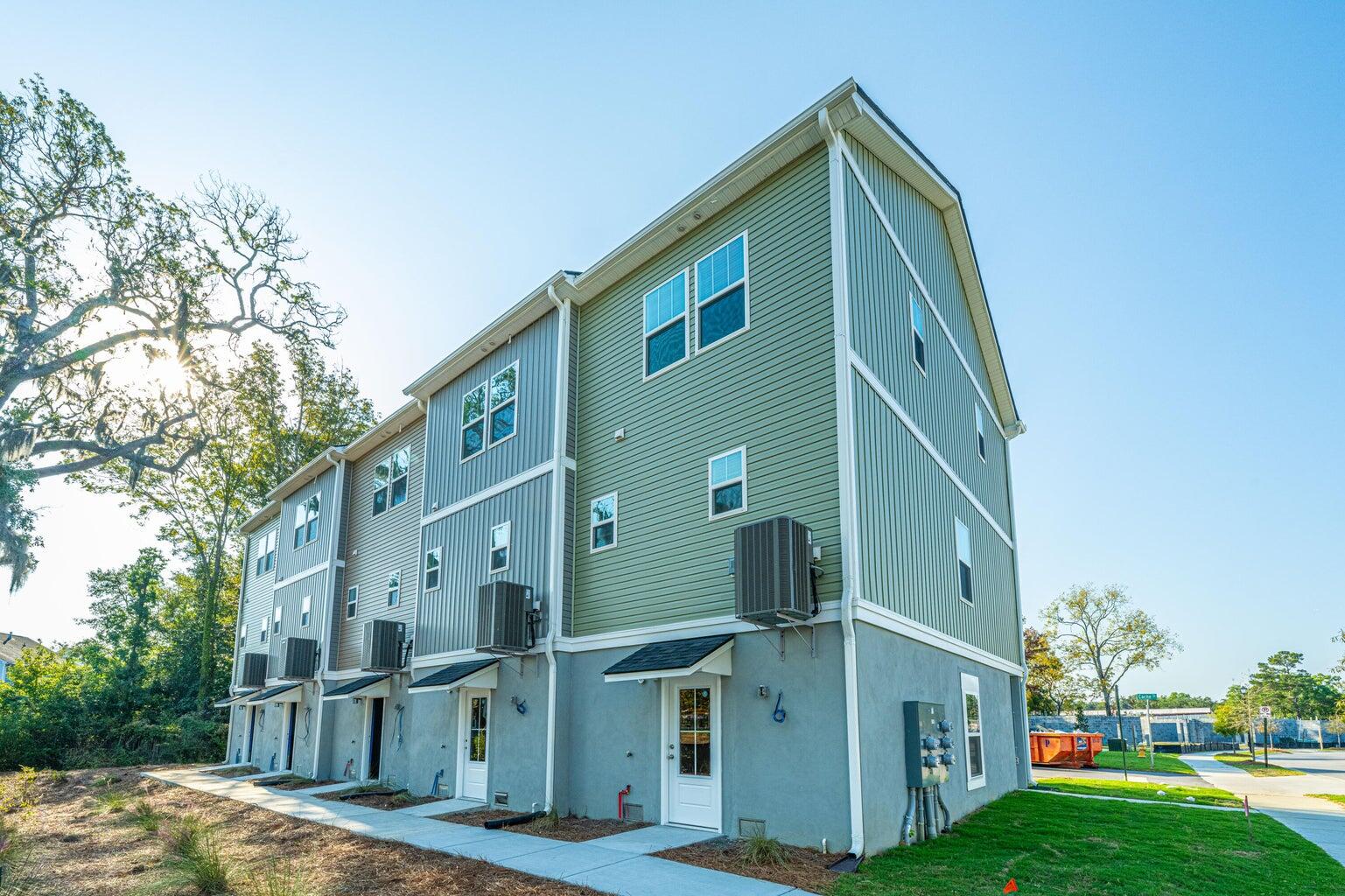 211 Cache Court, Charleston