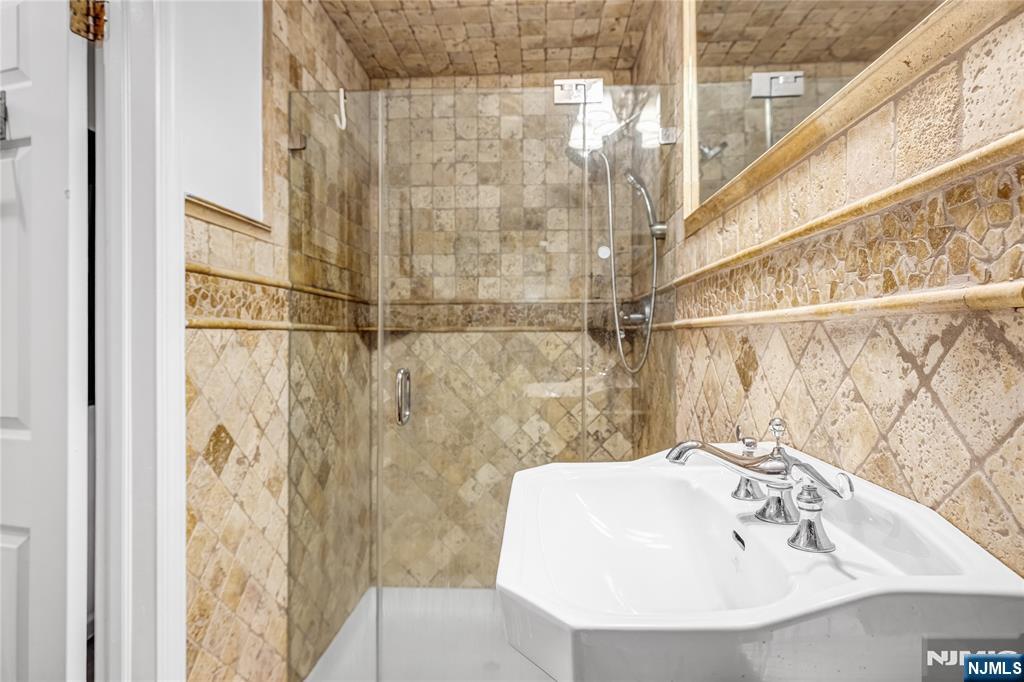 221 Clinton Street 1L