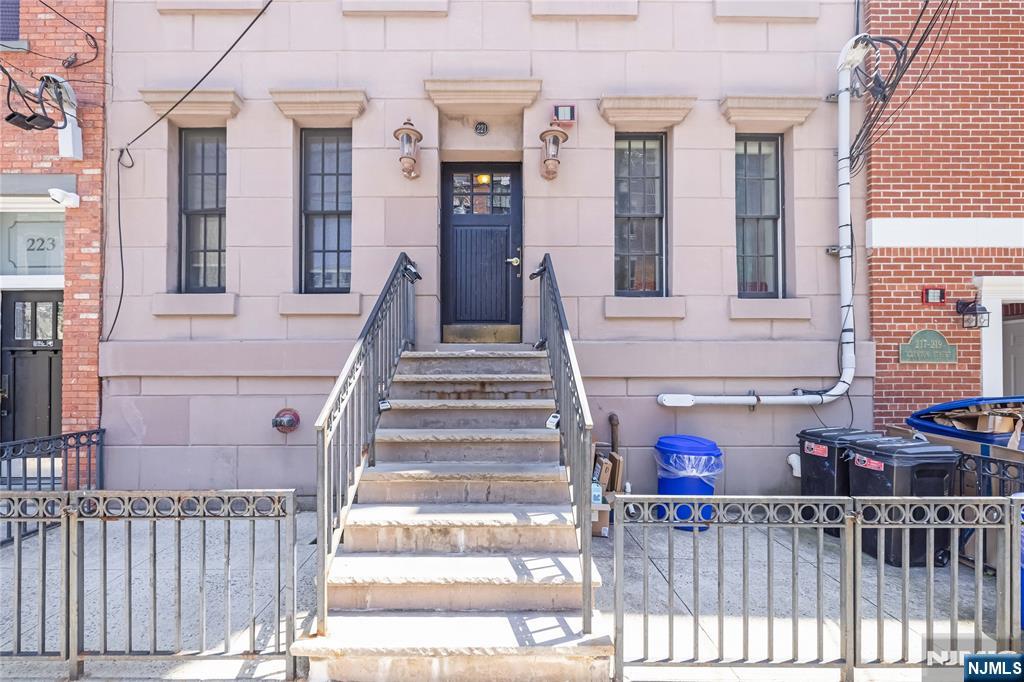 221 Clinton Street 1L