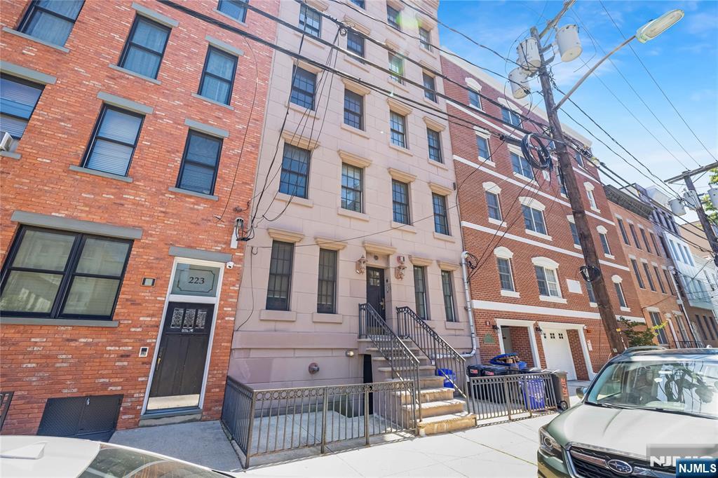 221 Clinton Street 1L