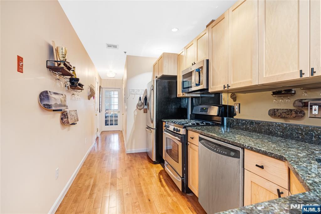221 Clinton Street 1L
