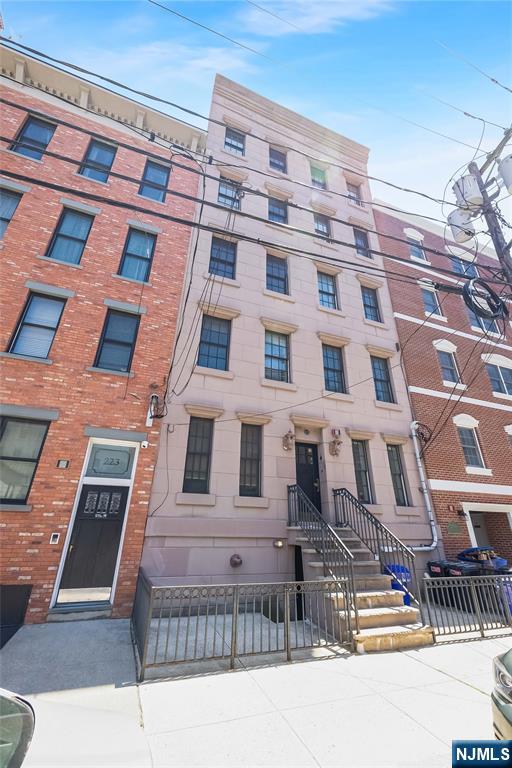 221 Clinton Street 1L