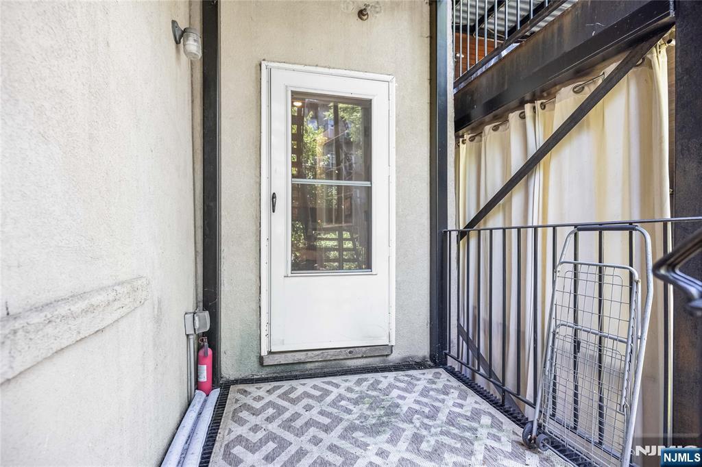 221 Clinton Street 1L