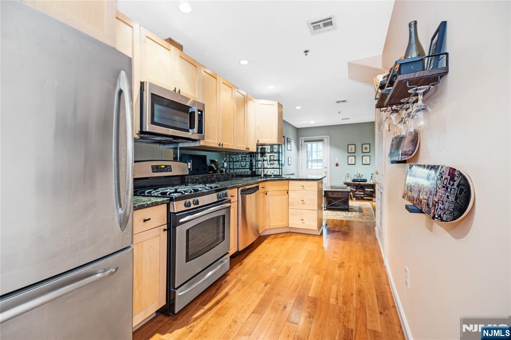 221 Clinton Street 1L