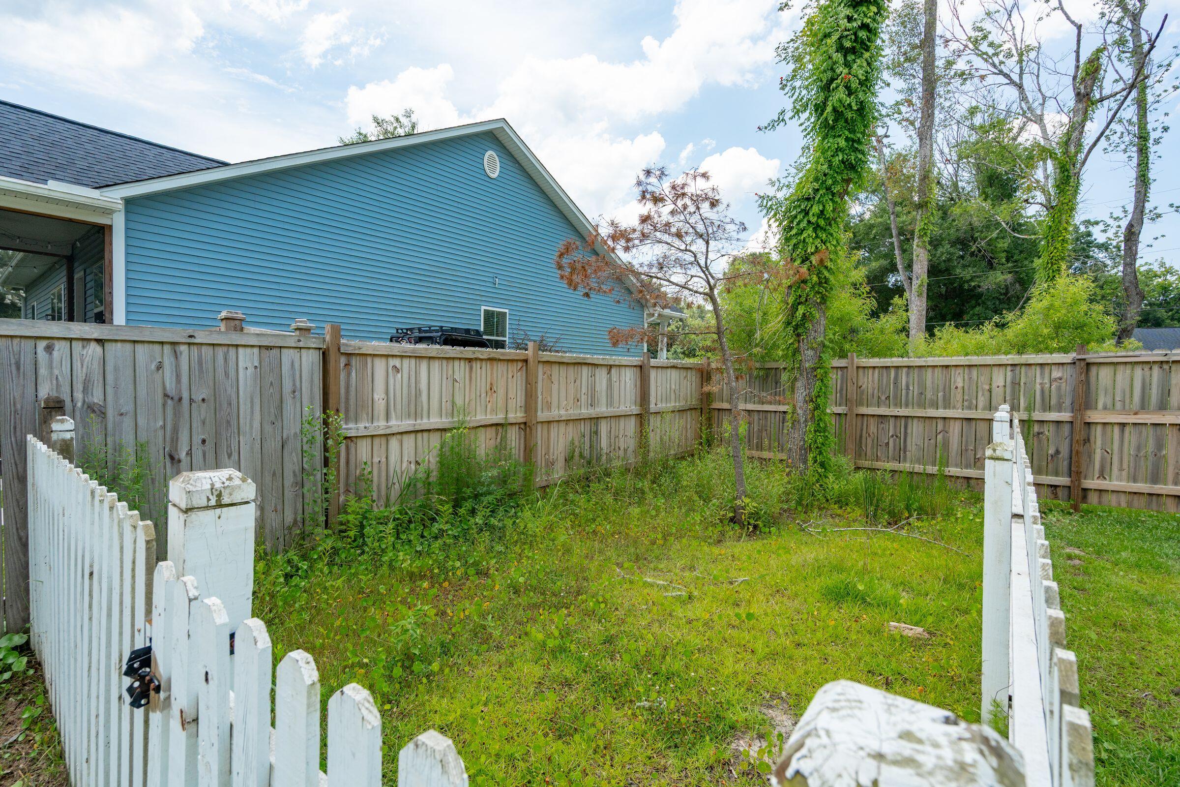 1989 Nitsa Street