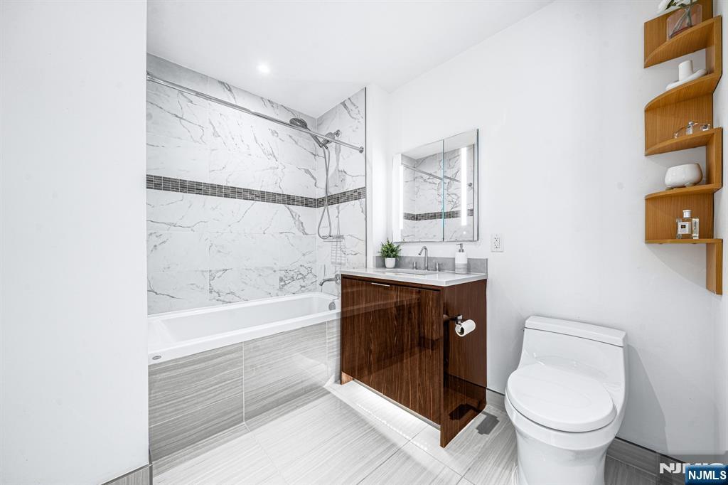 800 Ave At Port Imperial Boulevard 821
