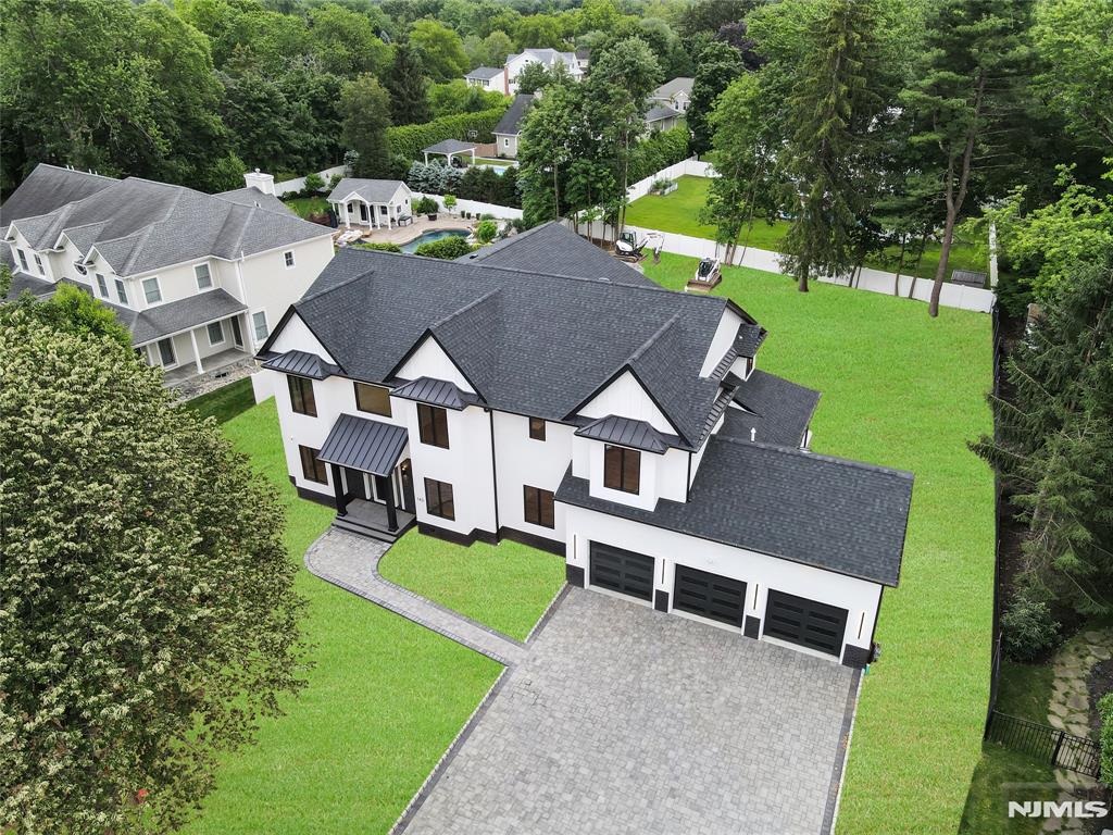 143 Fernwood Drive