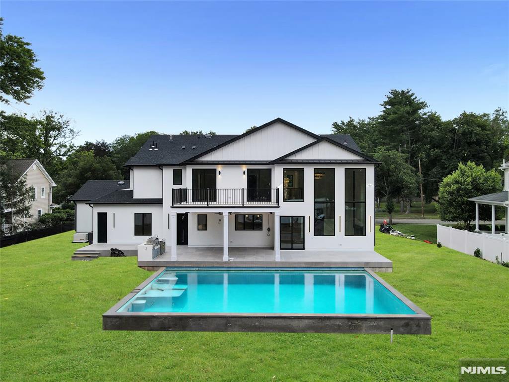 143 Fernwood Drive