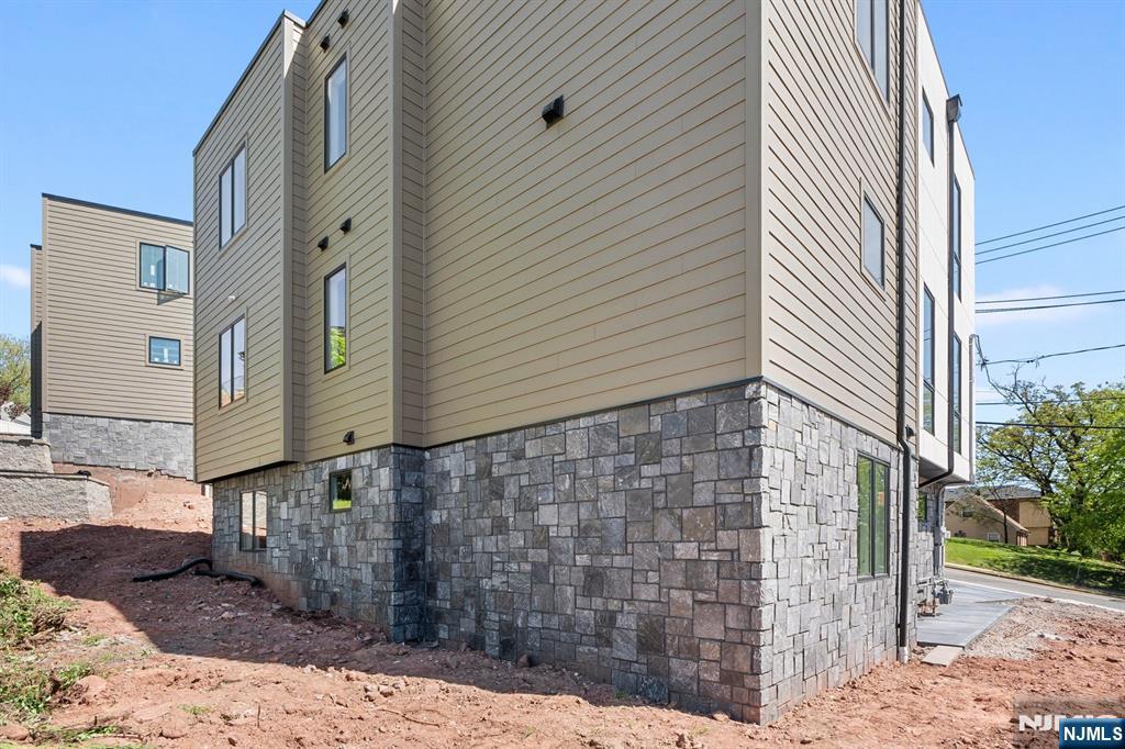 853 Pleasantview Terrace 1
