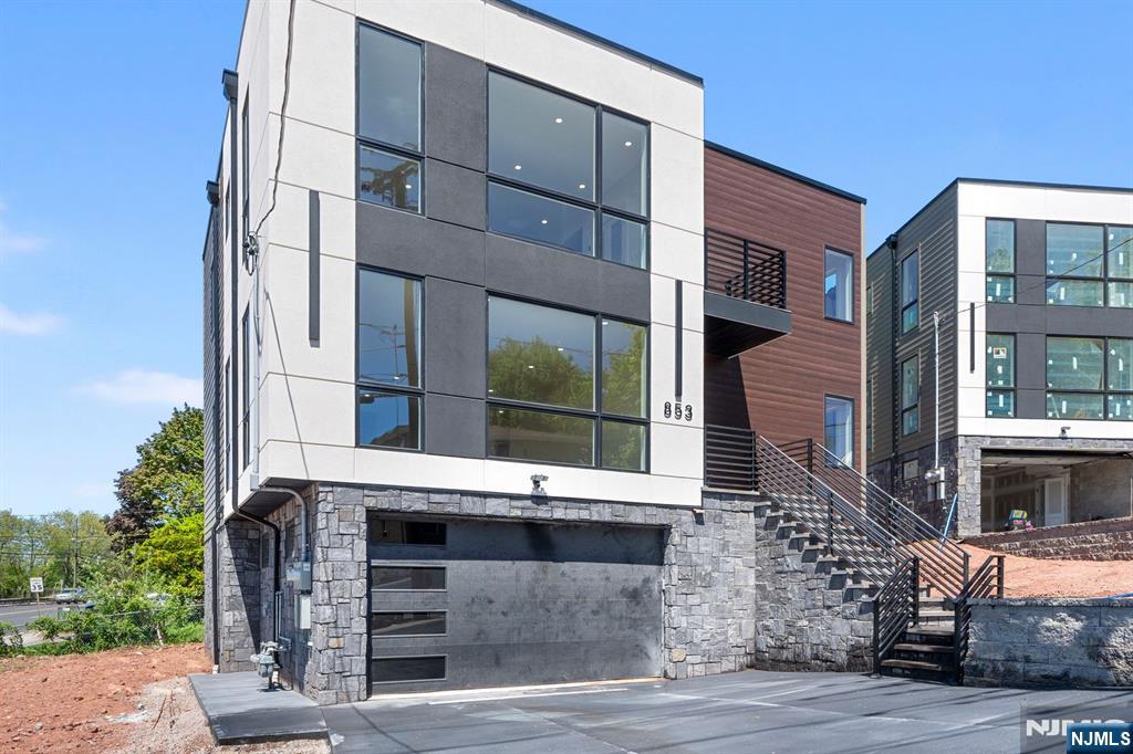 853 Pleasantview Terrace 2