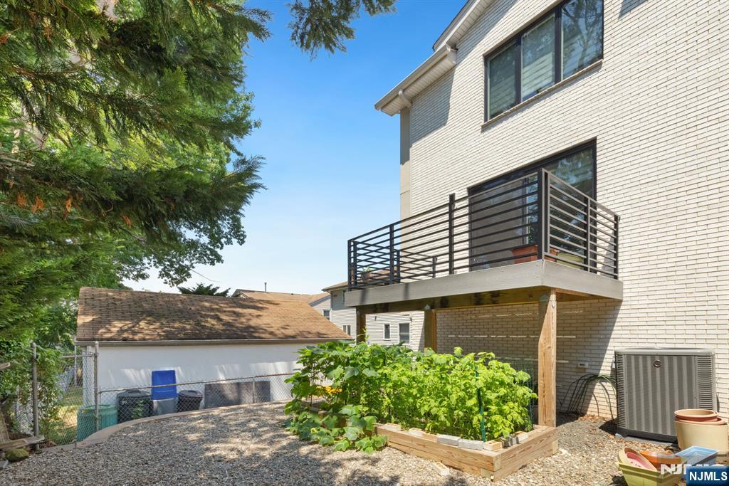 30 Henry Avenue B