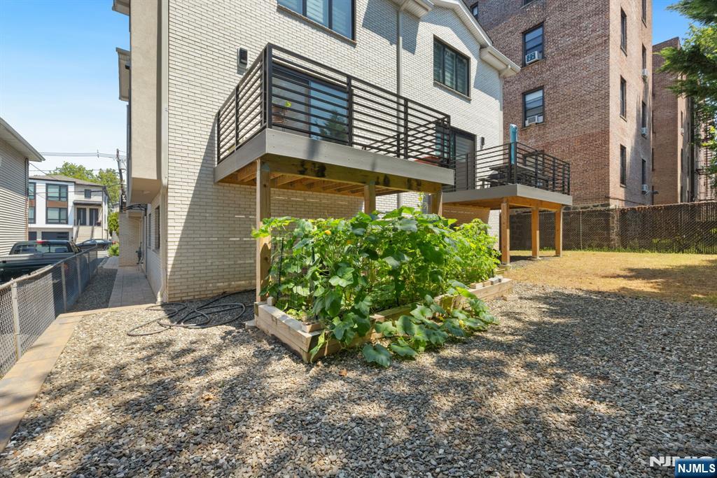 30 Henry Avenue B