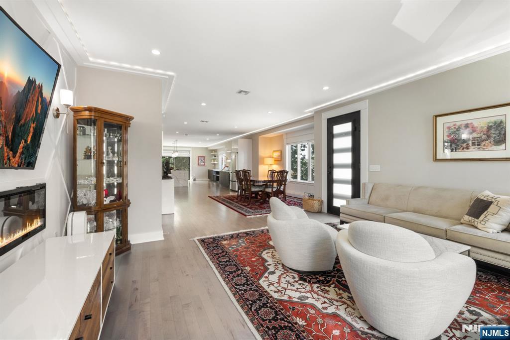 30 Henry Avenue B