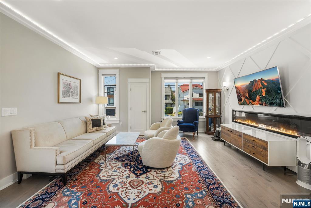 30 Henry Avenue B