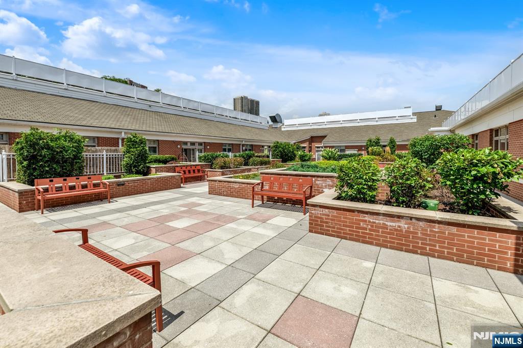 7400 River Road 433