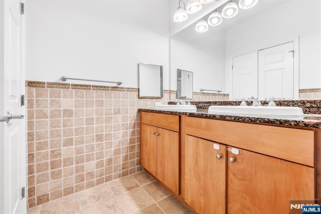 7400 River Road 433