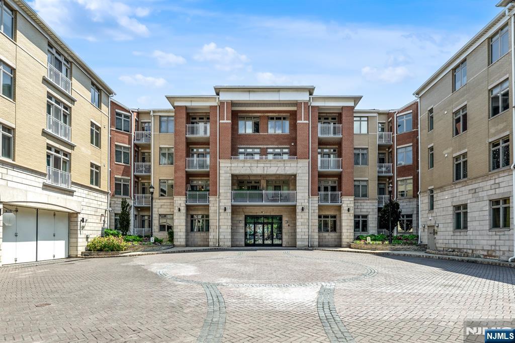 7400 River Road 433