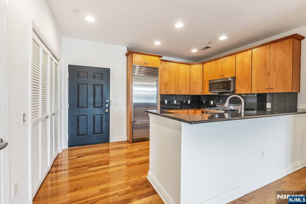7400 River Road 433