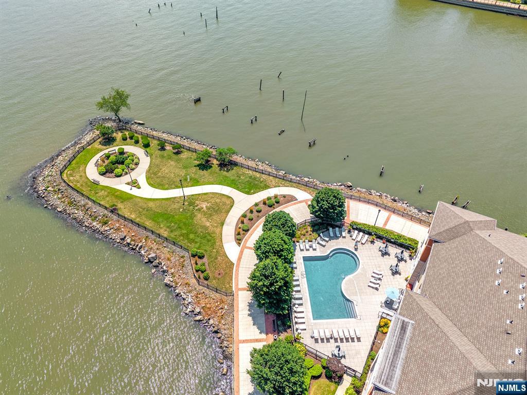 7400 River Road 433