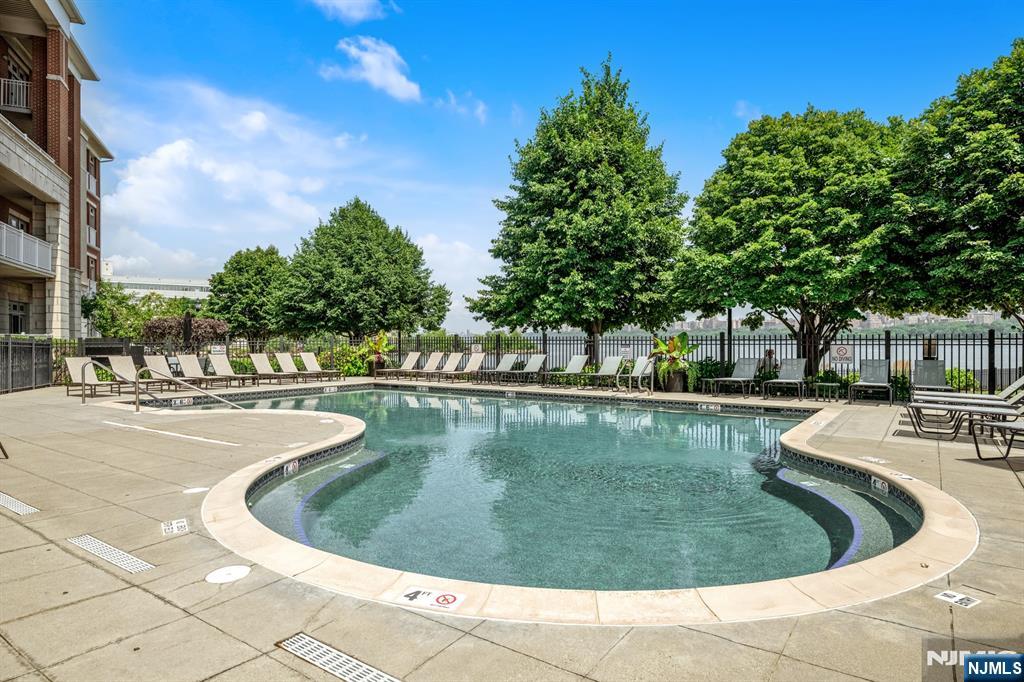 7400 River Road 433