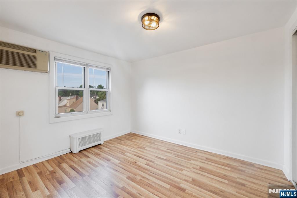 25B Hastings Avenue B