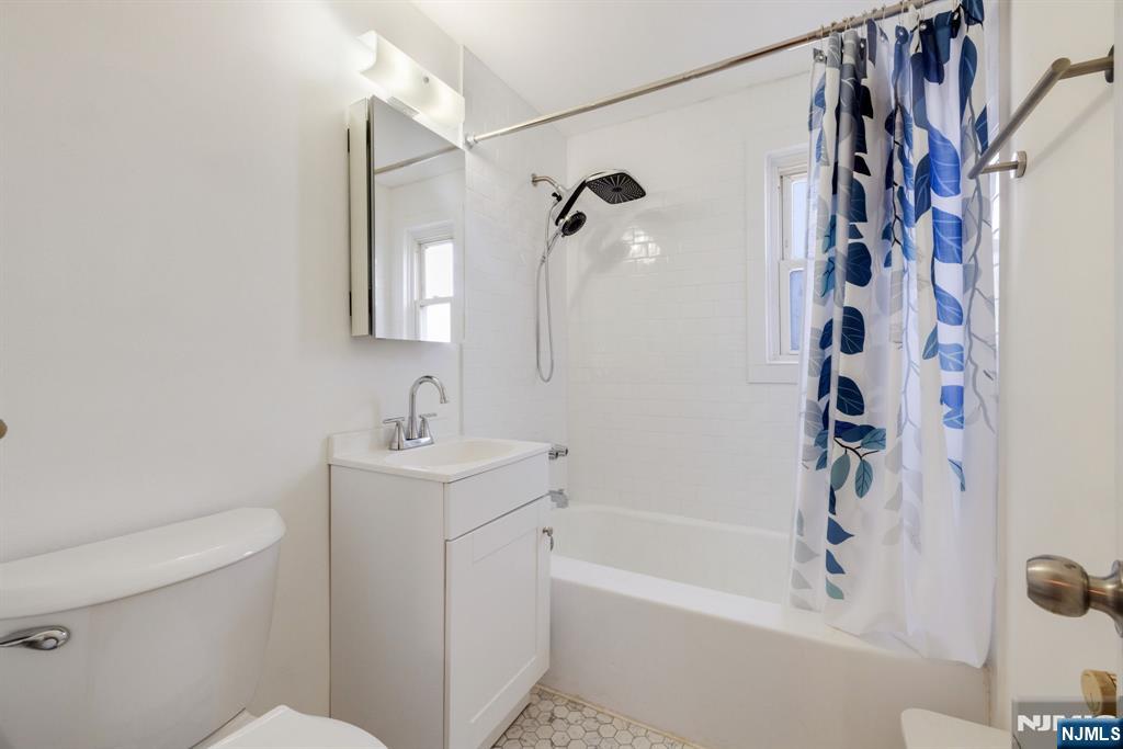 25B Hastings Avenue B