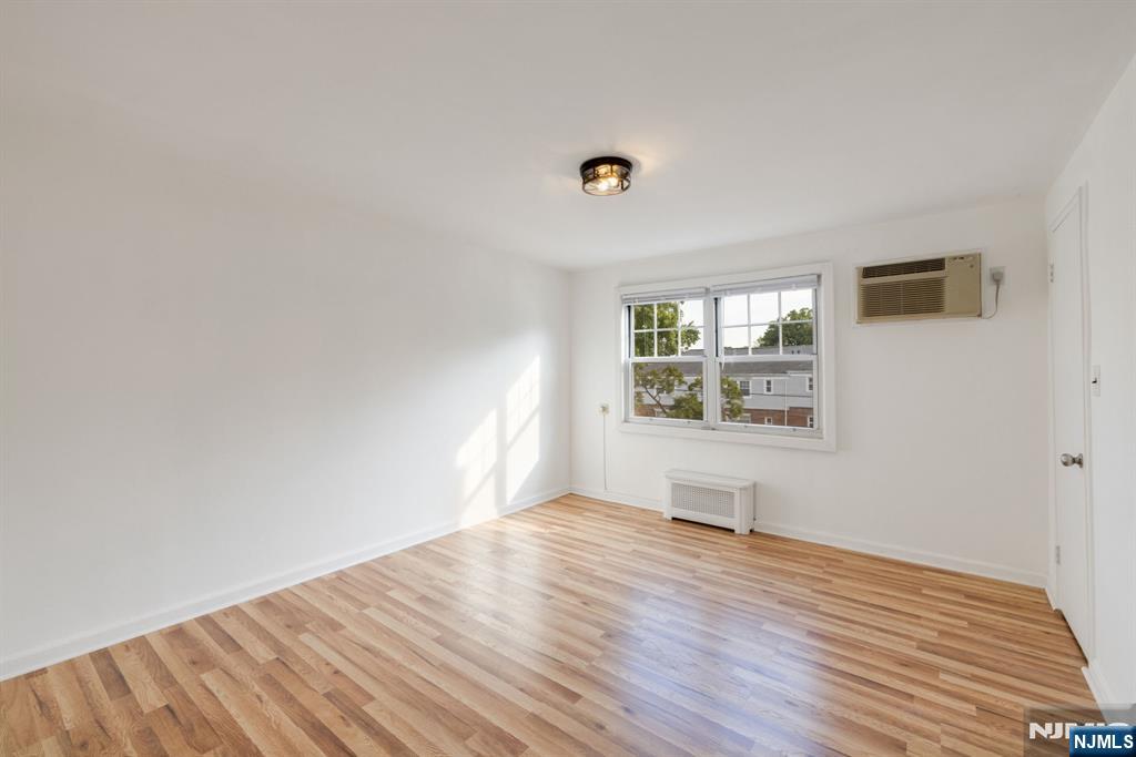 25B Hastings Avenue B
