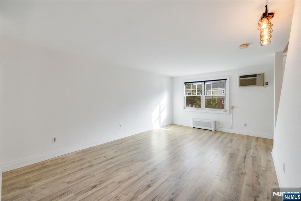 25B Hastings Avenue B