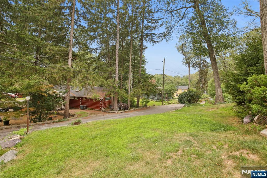 13 Rock Road