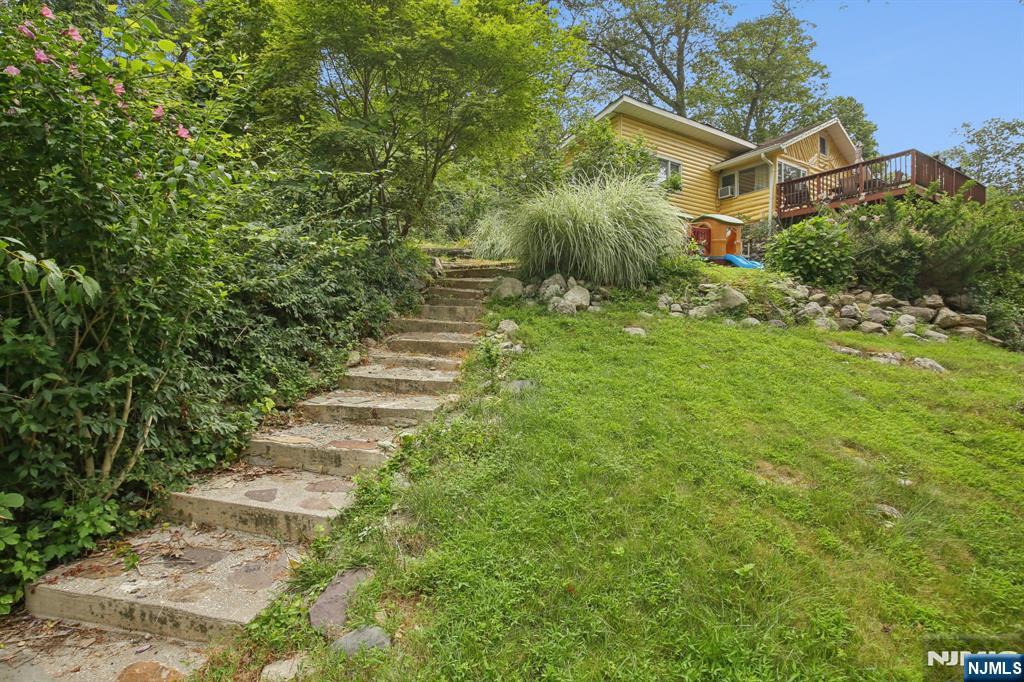 13 Rock Road