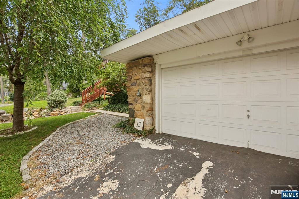 13 Rock Road