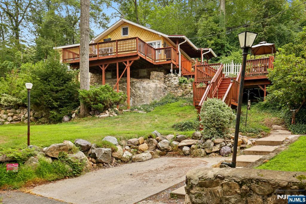 13 Rock Road