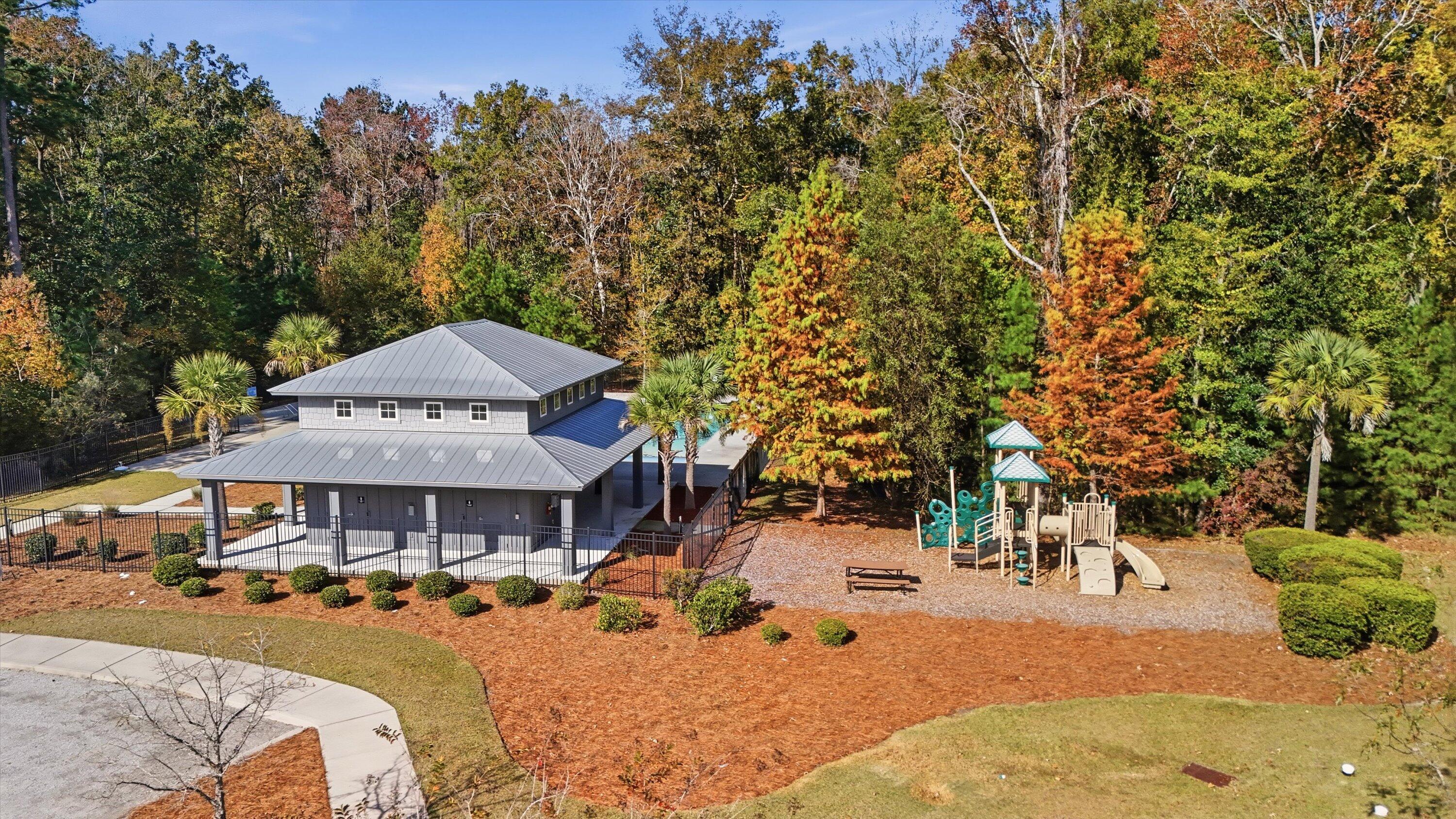 1712 Restoration Court