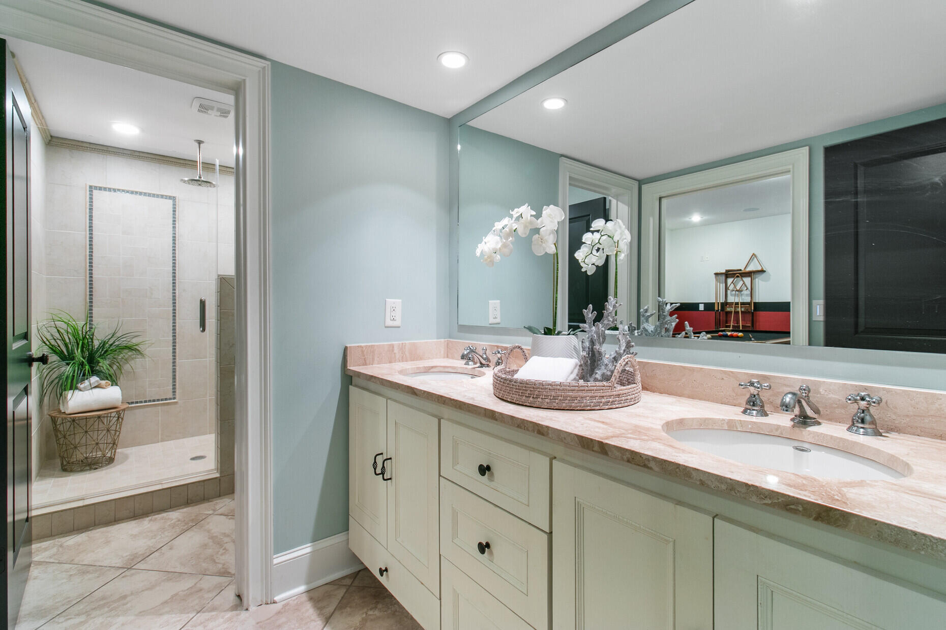 2777 Oak Manor Drive