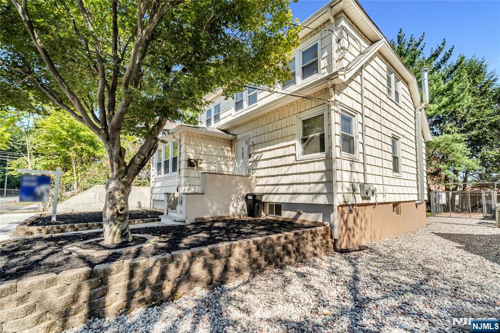 757 Ray Avenue