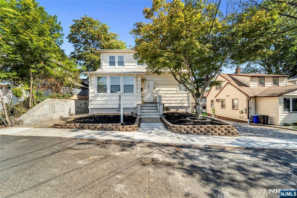 757 Ray Avenue