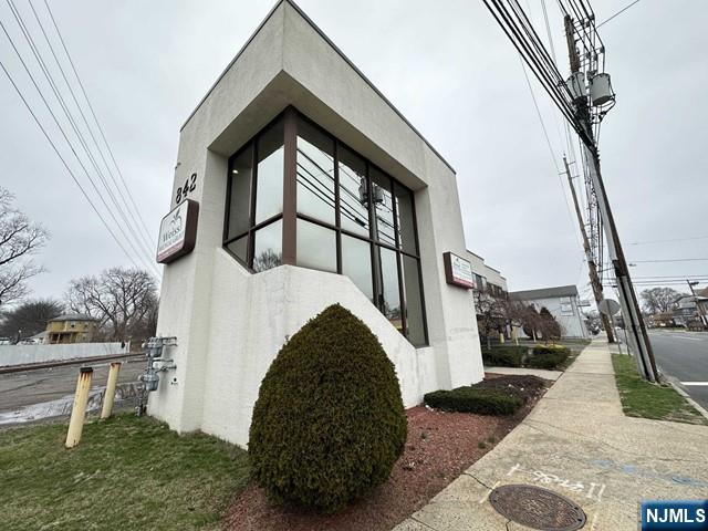842 Avenue 1