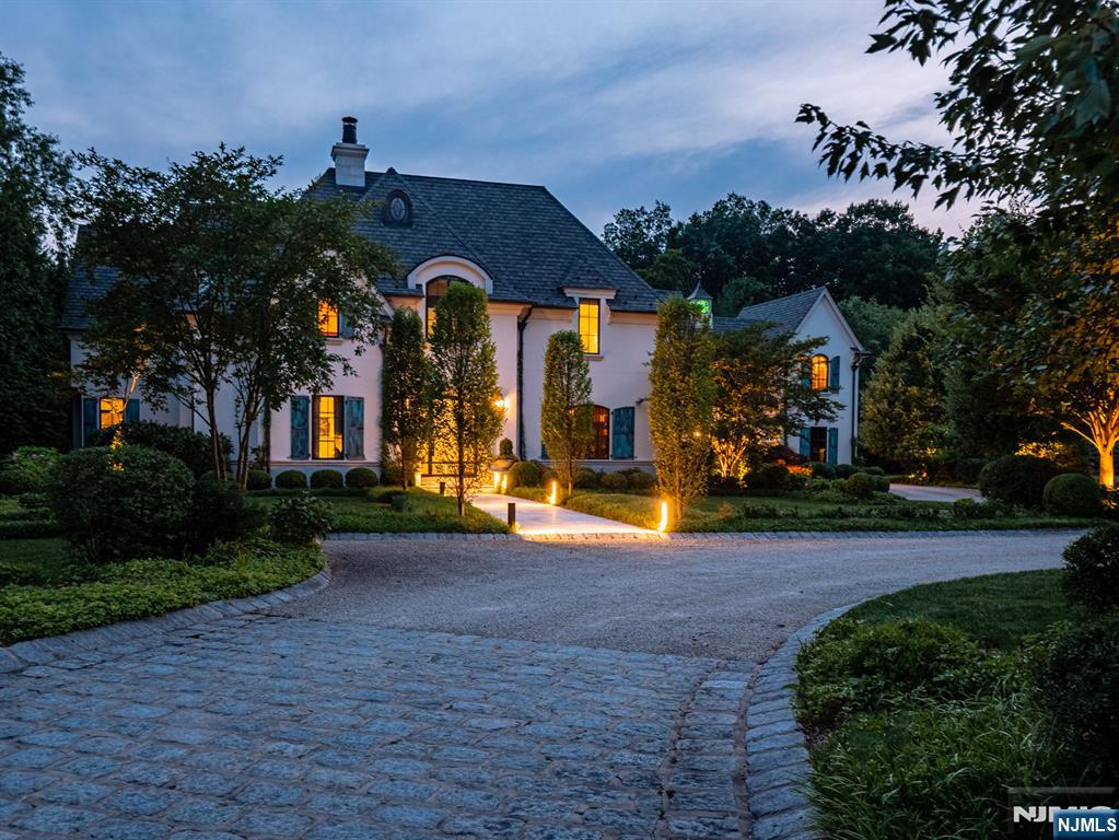 7 Stokes Farm Road