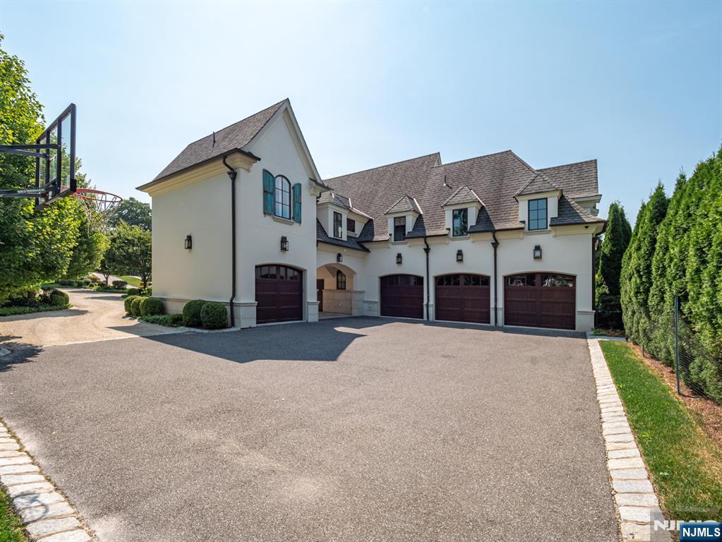 7 Stokes Farm Road