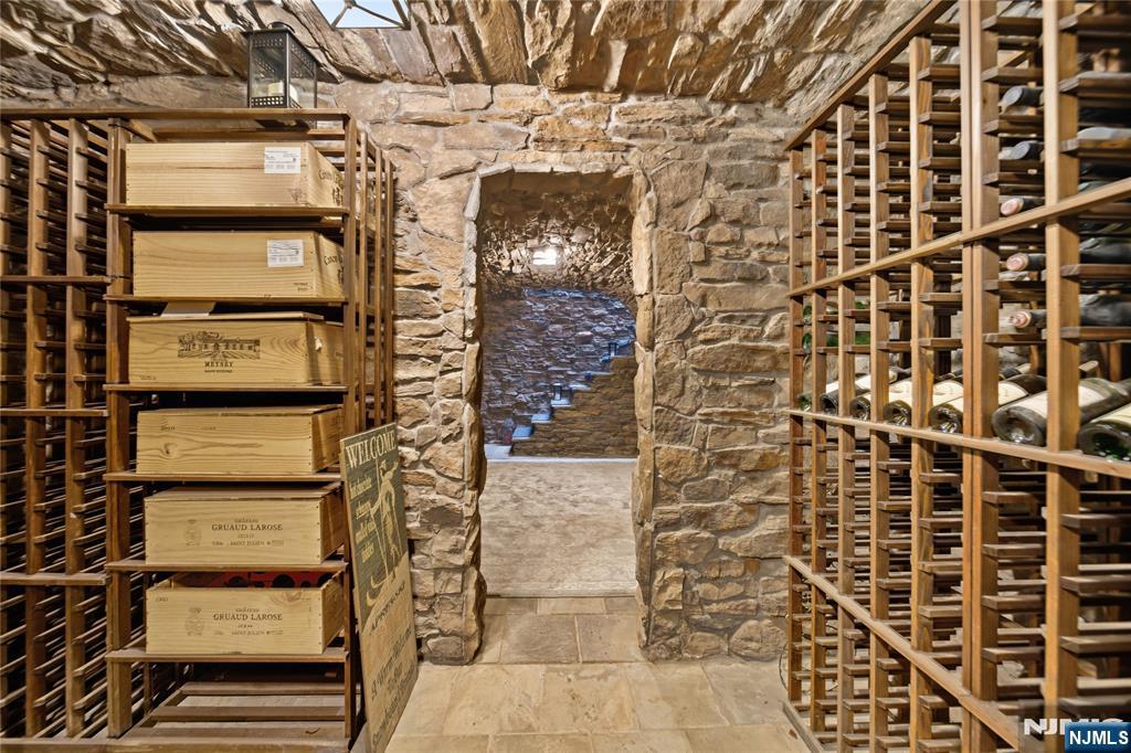 18 Pepperidge Tree Terrace