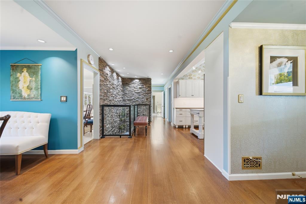 18 Pepperidge Tree Terrace