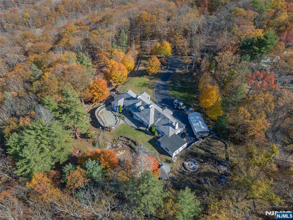 18 Pepperidge Tree Terrace