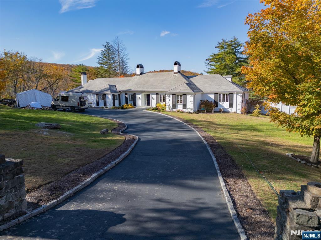 18 Pepperidge Tree Terrace