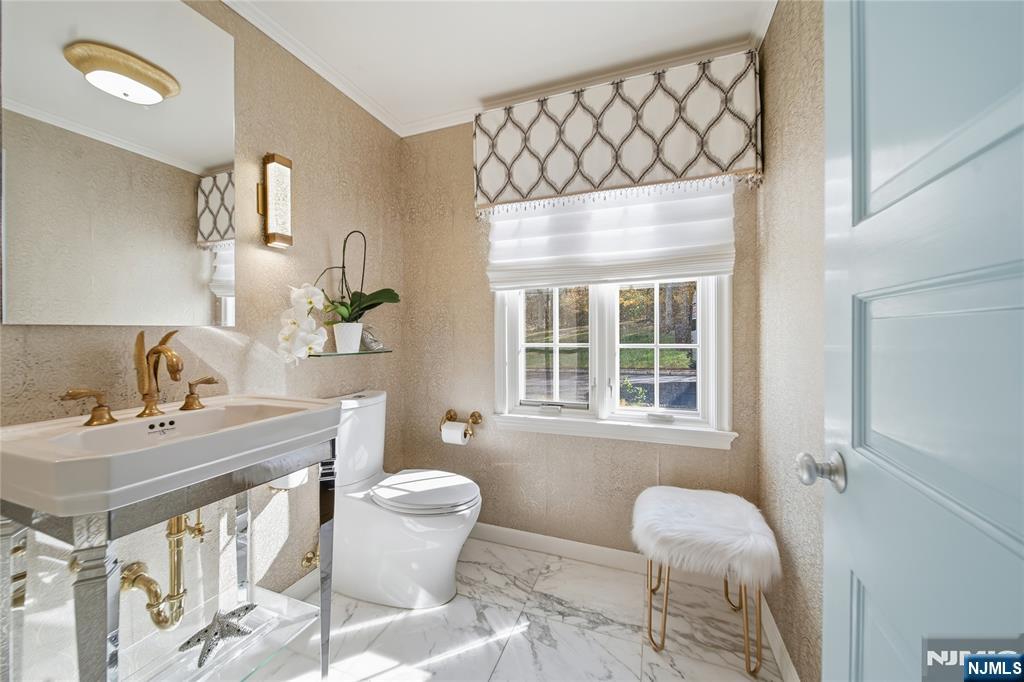 18 Pepperidge Tree Terrace