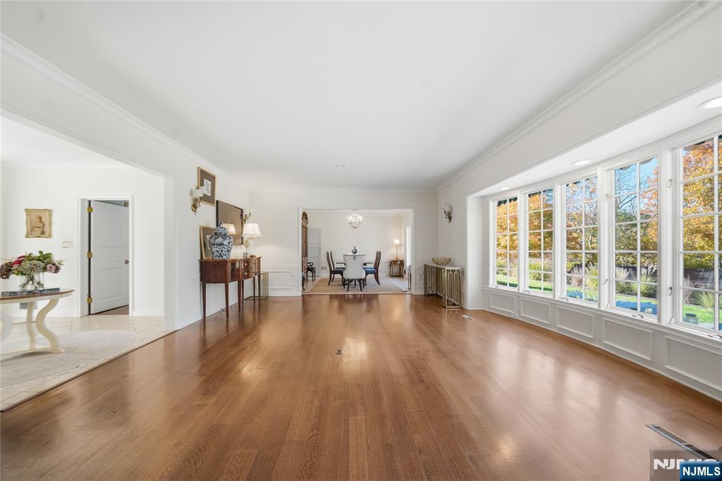 18 Pepperidge Tree Terrace